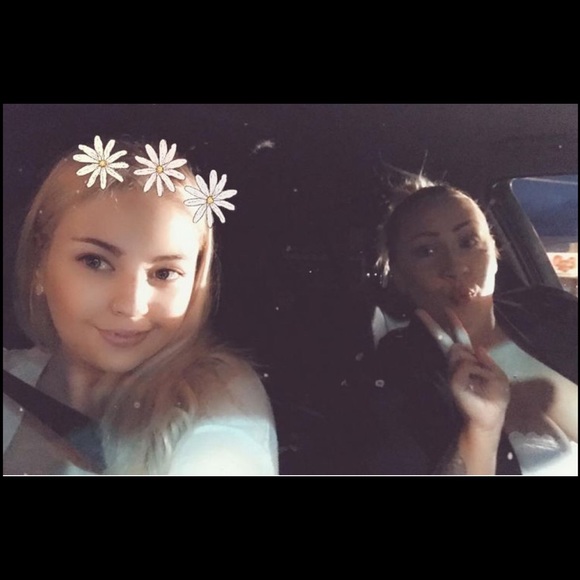 Meet your Posher, Alyssa - Picture 1 of 1